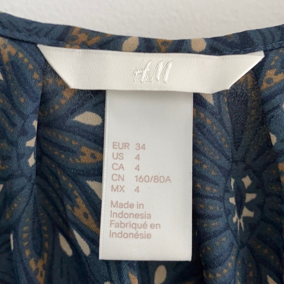 H&M navy pattern blouse - Picture 3 of 4